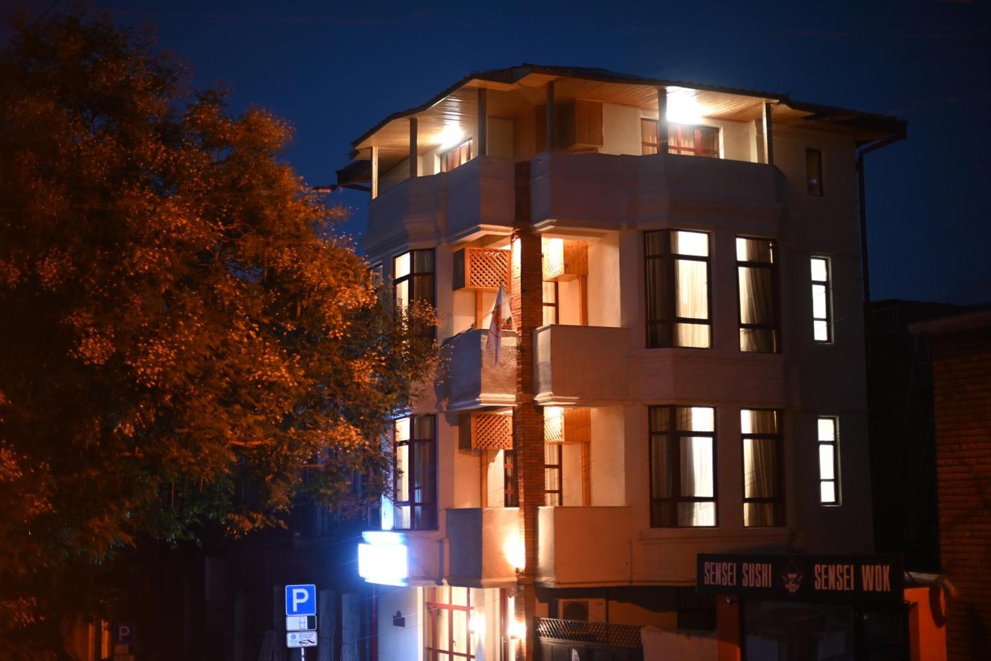 Hotel Well Inn Tbilisi Exterior foto