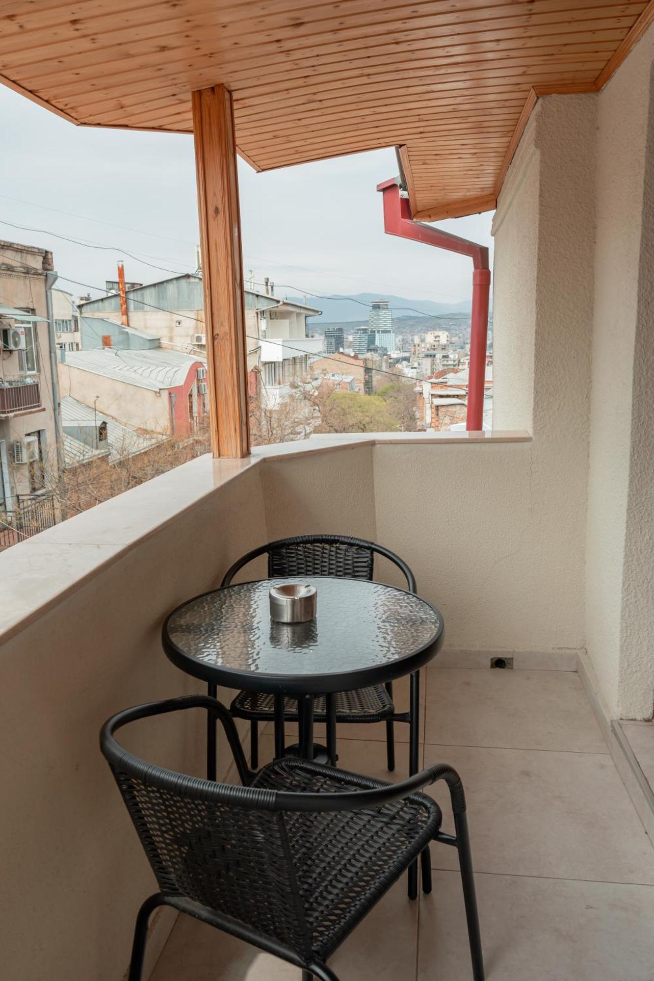 Hotel Well Inn Tbilisi Exterior foto